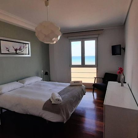 Egona - Baneru 3 Vivienda En 1 Linea De Playa Centro Ciudad Apartment Zarautz Exterior foto