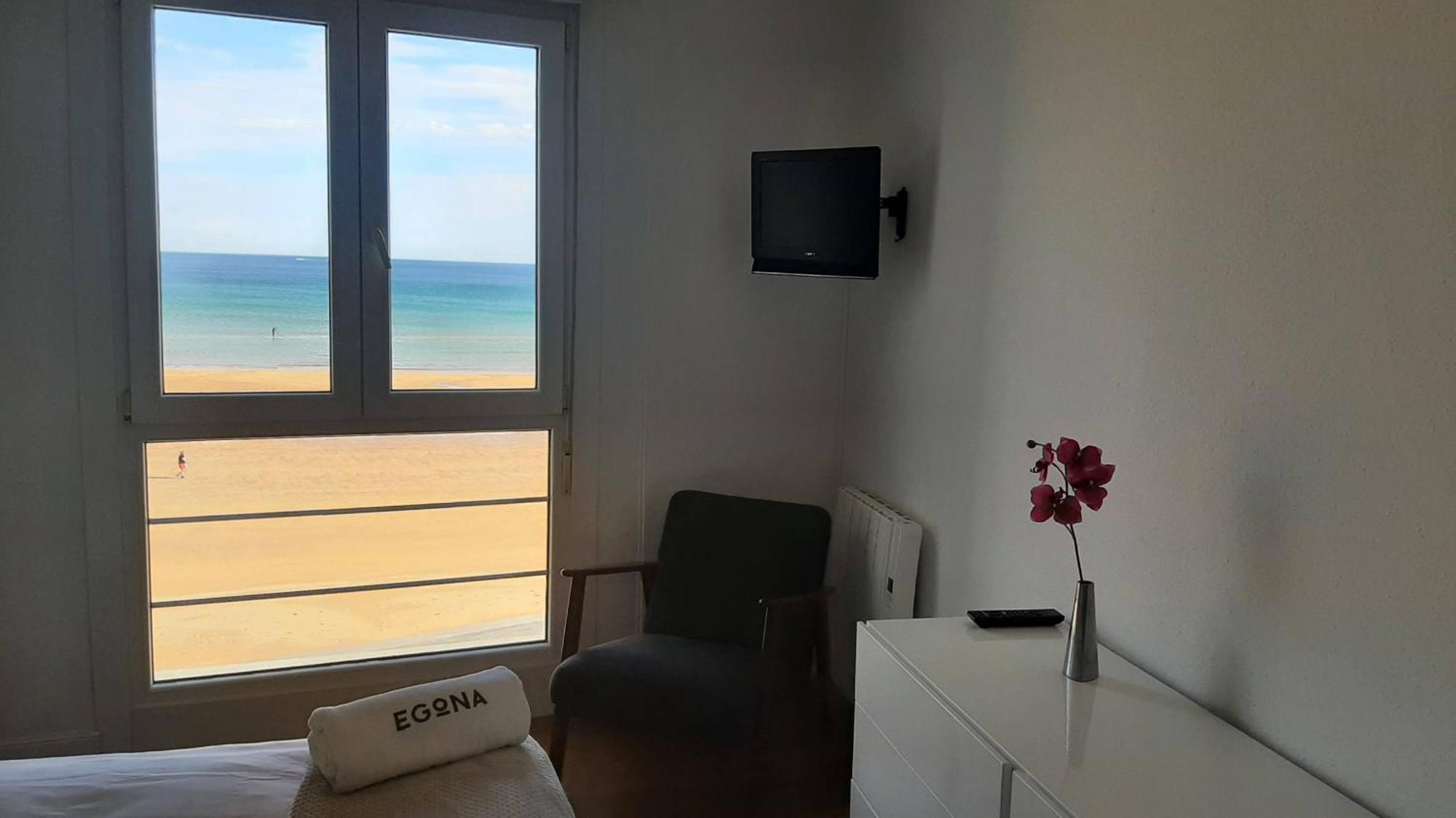 Egona - Baneru 3 Vivienda En 1 Linea De Playa Centro Ciudad Apartment Zarautz Exterior foto