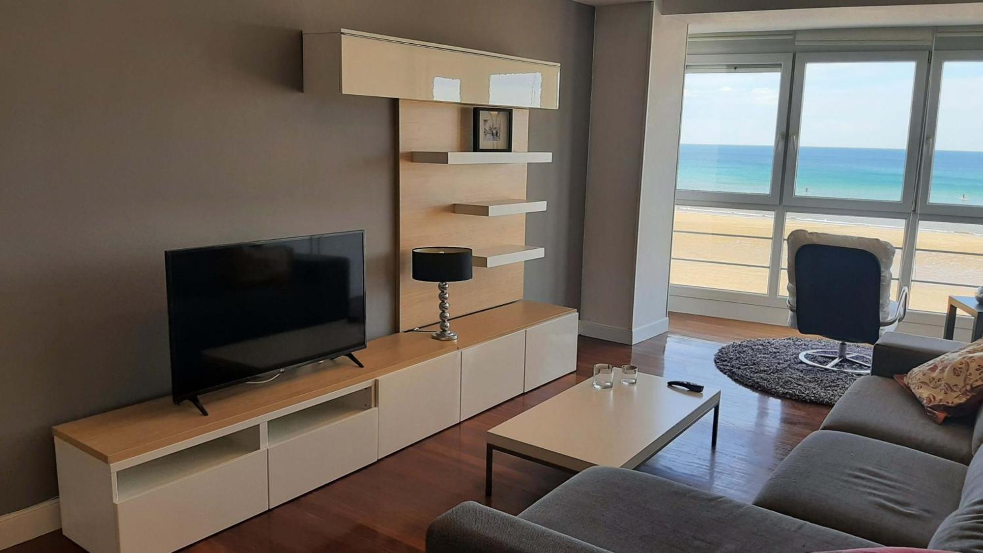 Egona - Baneru 3 Vivienda En 1 Linea De Playa Centro Ciudad Apartment Zarautz Exterior foto